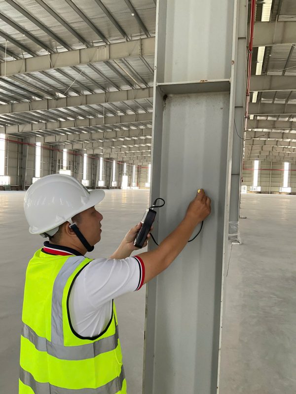 Kỹ sư Econs khảo sát và tư vấn kiểm định an toàn kết cấu nhà xưởng đang sử dụng