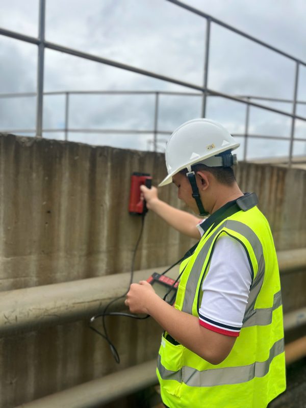 Kỹ sư kiểm định đo đạc kết cấu nhà xưởng phục vụ chứng nhận an toàn chịu lực