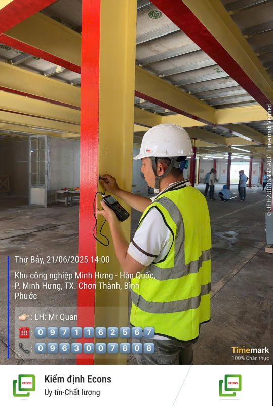 Kỹ sư kiểm định Econs đo kiểm kết cấu dầm thép nhà xưởng phục vụ kiểm định an toàn chịu lực