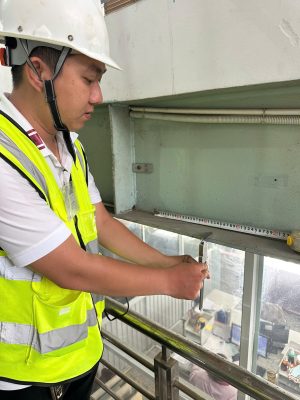 Đo kiểm kết cấu thép nhà xưởng trong quá trình kiểm định