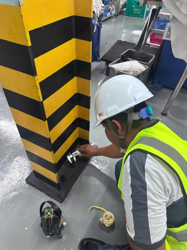 Kiểm tra khả năng chịu lực cột nhà xưởng trong quá trình chứng nhận an toàn kết cấu