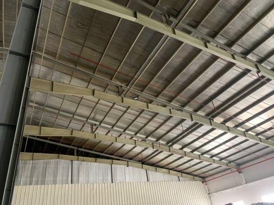 Kiểm tra hệ mái thép và xà gồ nhà xưởng phục vụ đánh giá an toàn chịu lực công trình.