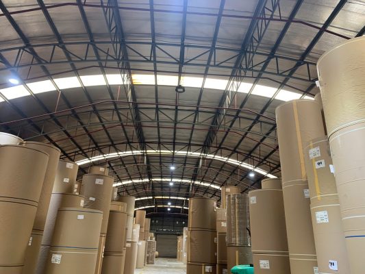 ALT: Kiểm tra hiện trạng kết cấu mái thép nhà xưởng công nghiệp phục vụ kiểm định an toàn chịu lực.