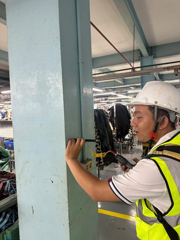 Đo kiểm kích thước và hiện trạng cột nhà xưởng