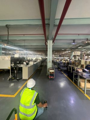 Khảo sát hiện trạng tổng thể không gian sản xuất bên trong nhà xưởng phục vụ audit nhà máy.