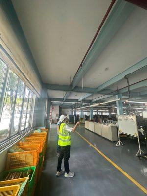Khảo sát hiện trạng tổng thể không gian sản xuất và hệ kết cấu bên trong nhà xưởng phục vụ audit nhà máy.