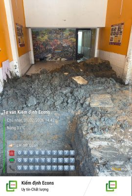 Hiện trạng nền nhà xưởng bị bong tróc, hư hỏng nghiêm trọng trong quá trình kiểm định chất lượng công trình.