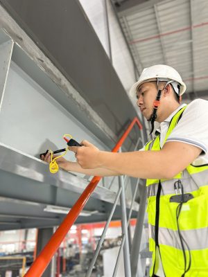 đo kích thước dầm thép kết cấu nhà xưởng công nghiệp