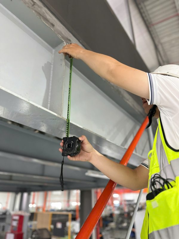 đo kích thước dầm thép kết cấu mái nhà xưởng công nghiệp